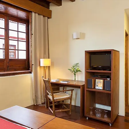 Livvo La Quinta Roja