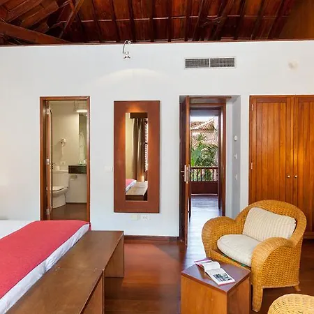 Livvo La Quinta Roja