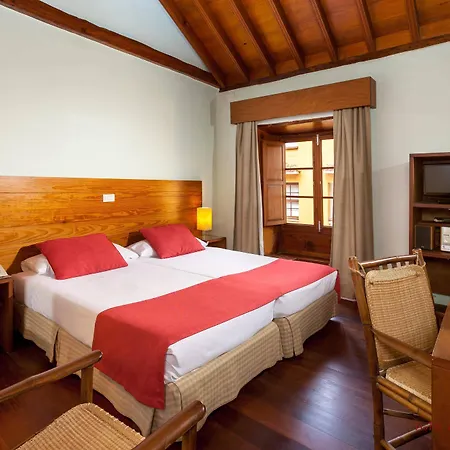 Livvo La Quinta Roja מלון 4*